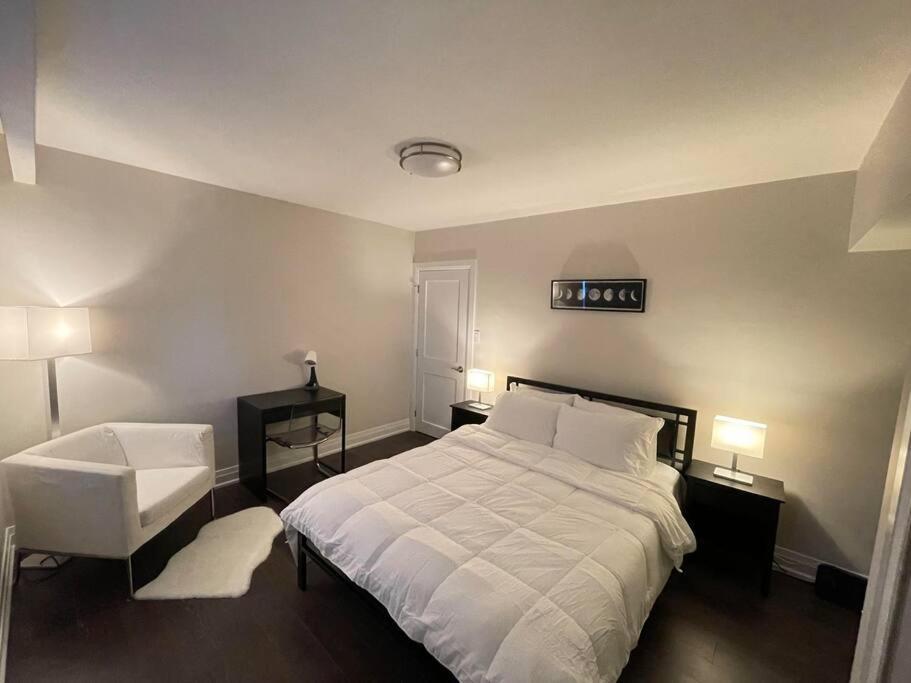3-Bedroom Modern Luxury Apartment In The Heart Of City Торонто Экстерьер фото