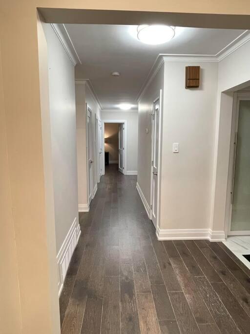 3-Bedroom Modern Luxury Apartment In The Heart Of City Торонто Экстерьер фото