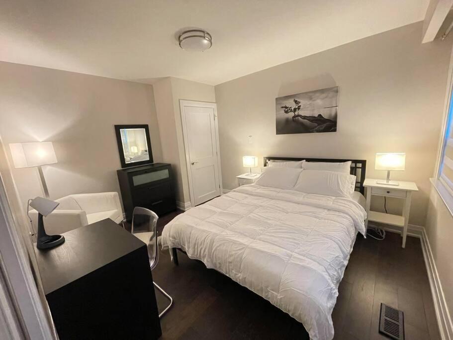 3-Bedroom Modern Luxury Apartment In The Heart Of City Торонто Экстерьер фото